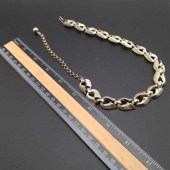 Vintage Gold Tone Necklace, Textured Links, Hook Clasp, 1950s, 16 Inch - Picture 9 of 10